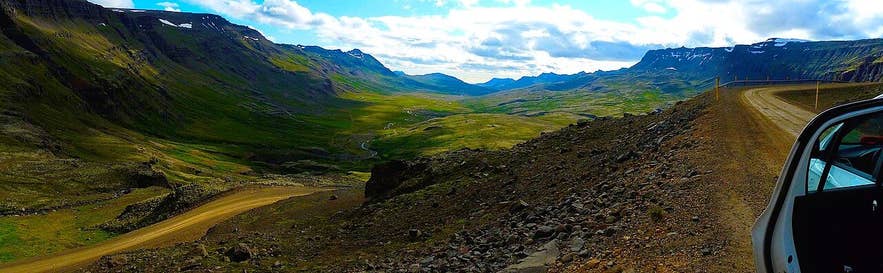 Gravel heath road descending into the wide Breiðdalur valley, headwaters of Breiðdalsá Gravel heath road descending into the wide Breiðdalur valley, headwaters of Breiðdalsá