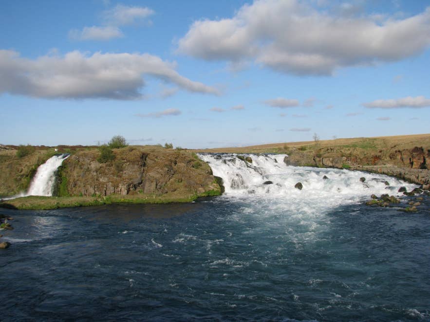Árbæjarfoss waterfall on the Ytri-Rangá near Hella, a single curtain on the left and wide white rapids on the right Árbæjarfoss waterfall on the Ytri-Rangá near Hella, a single curtain on the left and wide white rapids on the right