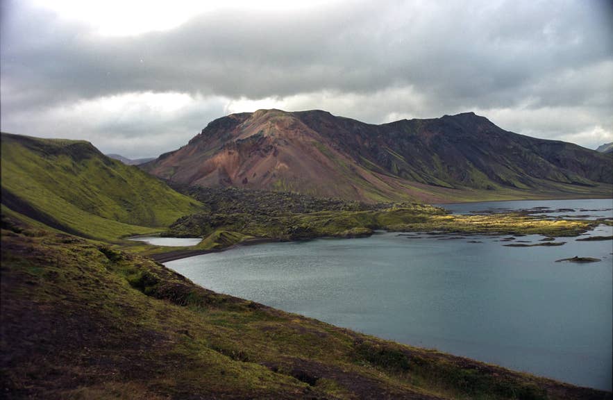 Frostastaðavatn with the Námshraun lava flow reaching the shore, seen from the Frostastaðaháls side