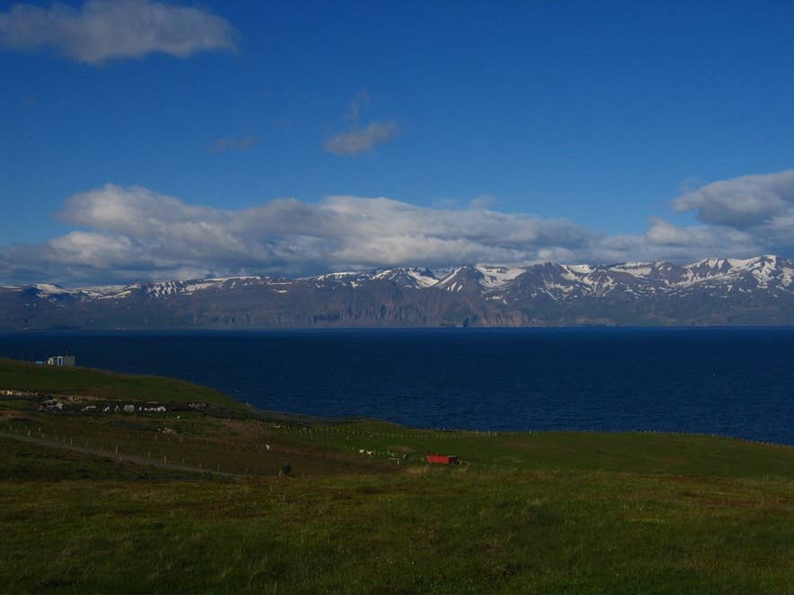 Víknafjöll and Kinnarfjöll mountains across Skjálfandi Bay from the Húsavík side