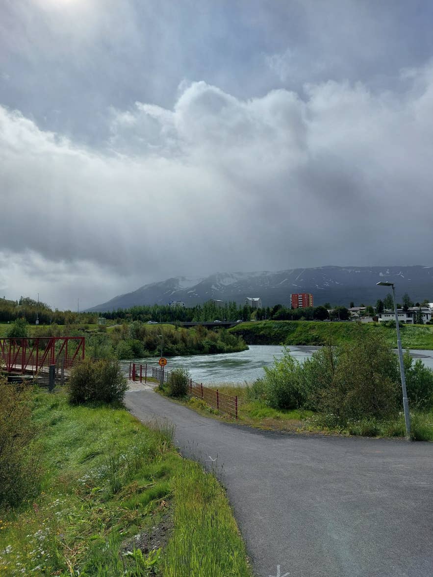 Riverside path and footbridge over the Glerá in Glerárgil, Akureyri