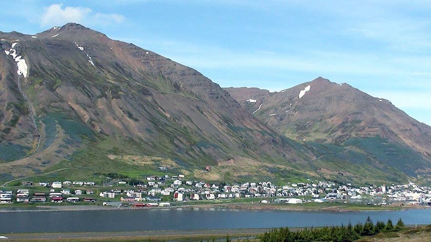 Siglufjörður town below the mountain wall with the Hvanneyrarskál hollow above it