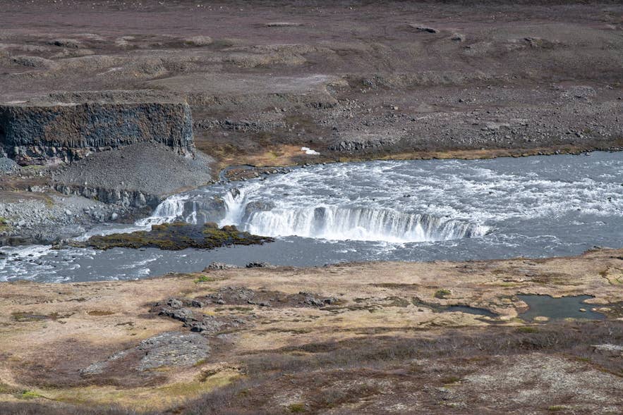 Réttarfoss waterfall on Jökulsá á Fjöllum seen from the Hólmatungur viewpoint