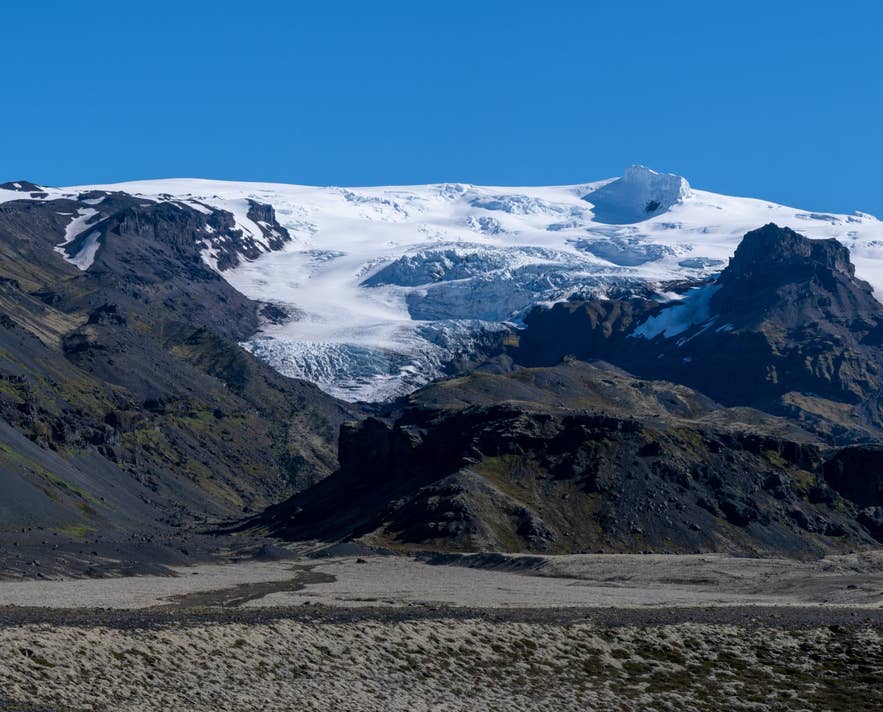 Kotárjökull glacier on the flank of Öræfajökull seen with a zoom lens from Route 1 in Öræfi Kotárjökull glacier on the flank of Öræfajökull seen with a zoom lens from Route 1 in Öræfi
