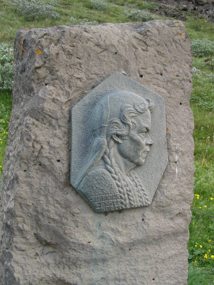 Close-up of Ríkarður Jónsson's bronze relief of Sigríður Tómasdóttir on the Gullfoss monument
