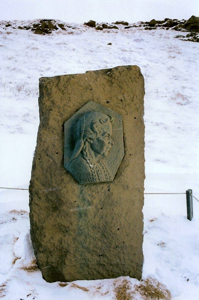 The Sigríður Tómasdóttir monument at Gullfoss surrounded by snow