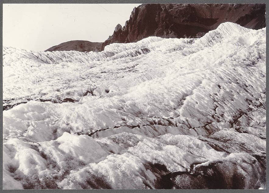 Crevasses on the surface of Krossárjökull glacier, Þórsmörk, photographed around 1900
