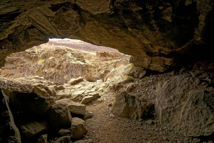Rocky entrance of Þvottahellir cave in Botnsdalur valley, Hvalfjörður Rocky entrance of Þvottahellir cave in Botnsdalur valley, Hvalfjörður