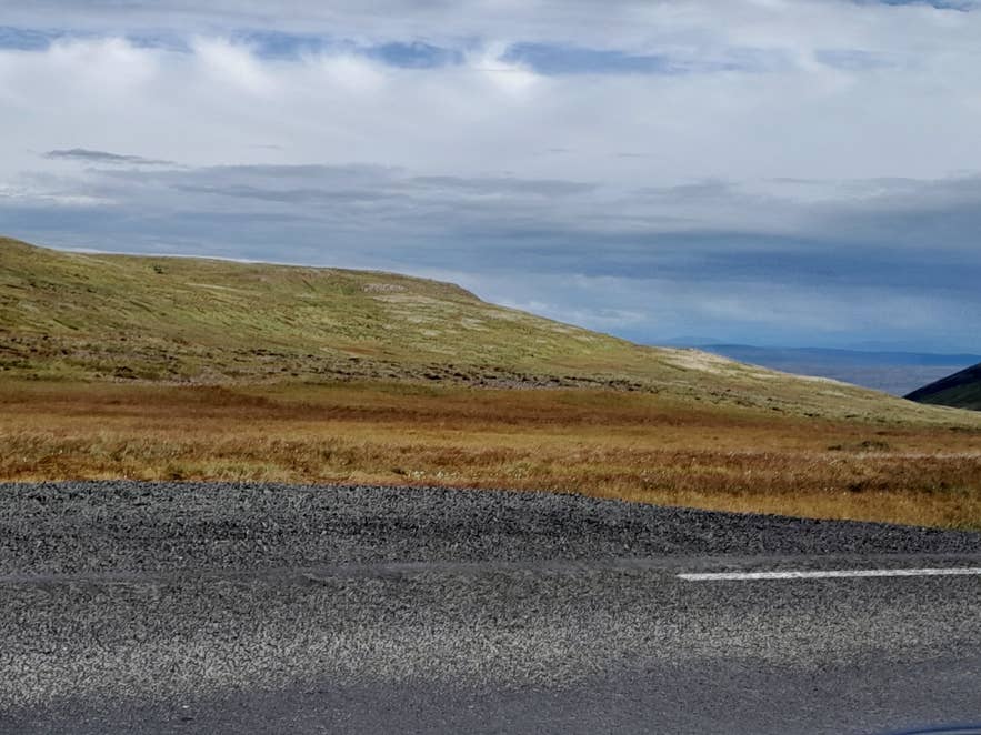 Open heath on top of Brattabrekka pass beside Route 60