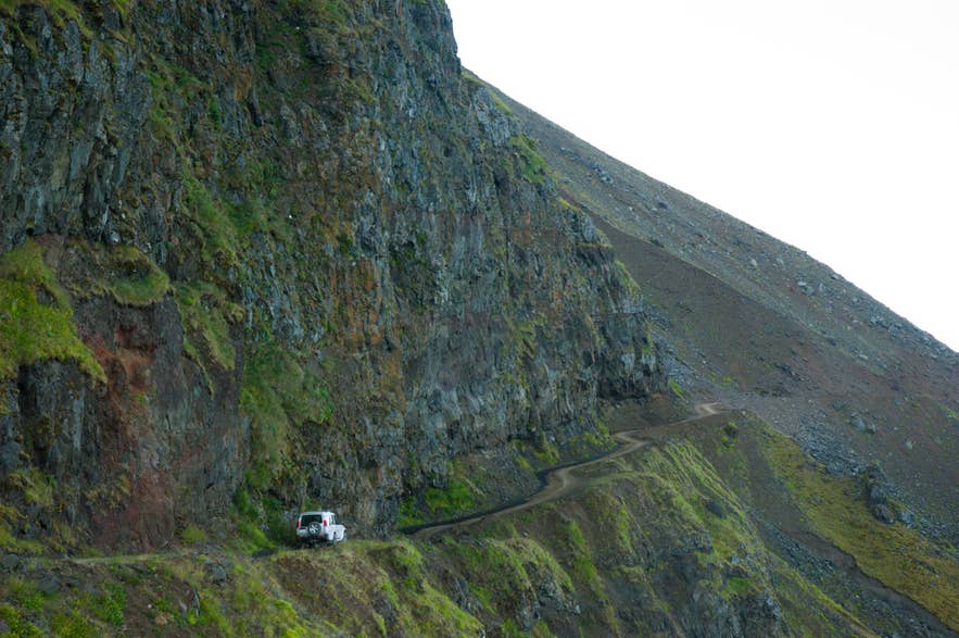Svalvogavegur, Road 622, cut into the cliffs beyond Keldudalur, Dýrafjörður