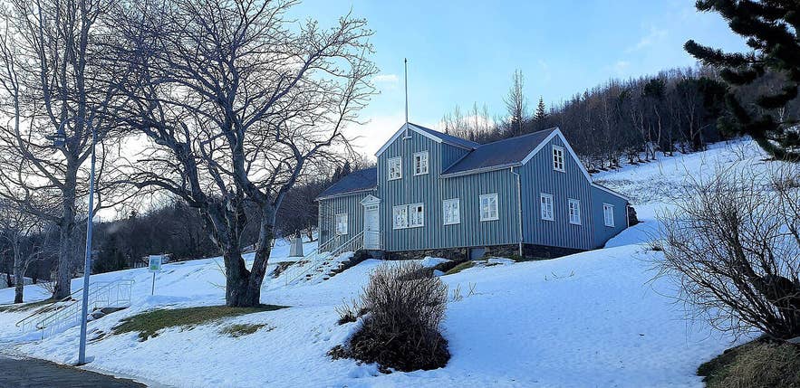 Friðbjarnarhús, the 1856 timber house of the Akureyri Toy Museum, seen from Aðalstræti Friðbjarnarhús, the 1856 timber house of the Akureyri Toy Museum, seen from Aðalstræti