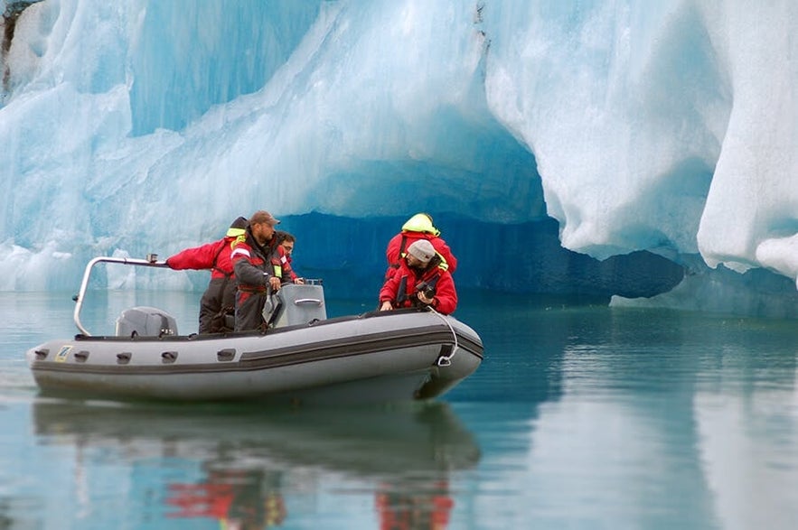 杰古沙龙冰河湖（Jokulsarlon）快艇船游