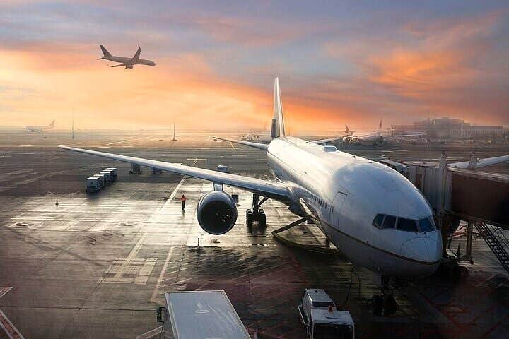 Private 1.5-Hour Transfer from Keflavik International Airport to Hveragerdi