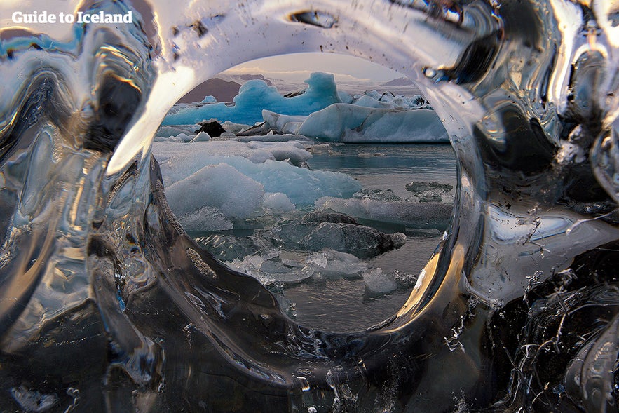 Una vista helada desde la laguna glaciar de Jokulsarlon.