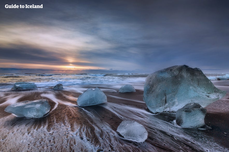 Diamantstranden vid issjön Jökulsárlón på Island