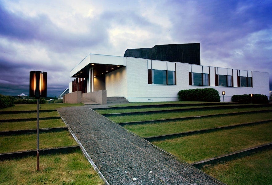 The Nordic House's curved blue roof is made to resemble the mountainous backdrop. The Nordic House's curved blue roof is made to resemble the mountainous backdrop.