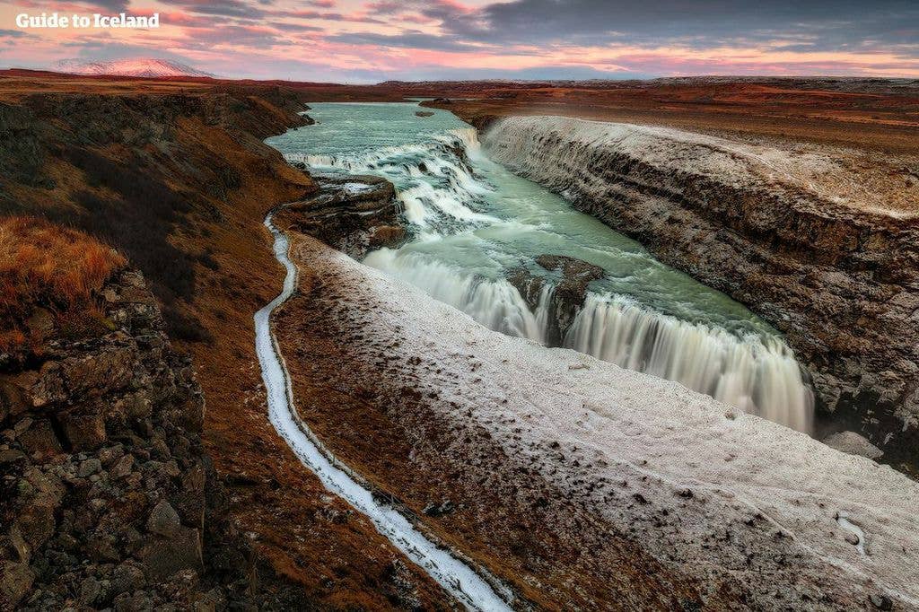 Det isdækkede gyldne vandfald, Gullfoss i den Gyldne Cirkel på Island