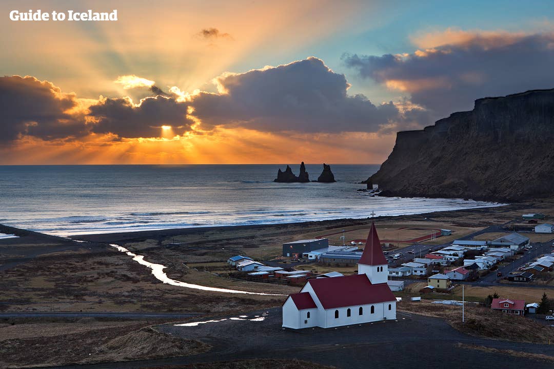 La chiesa di Vík nella costa Sud