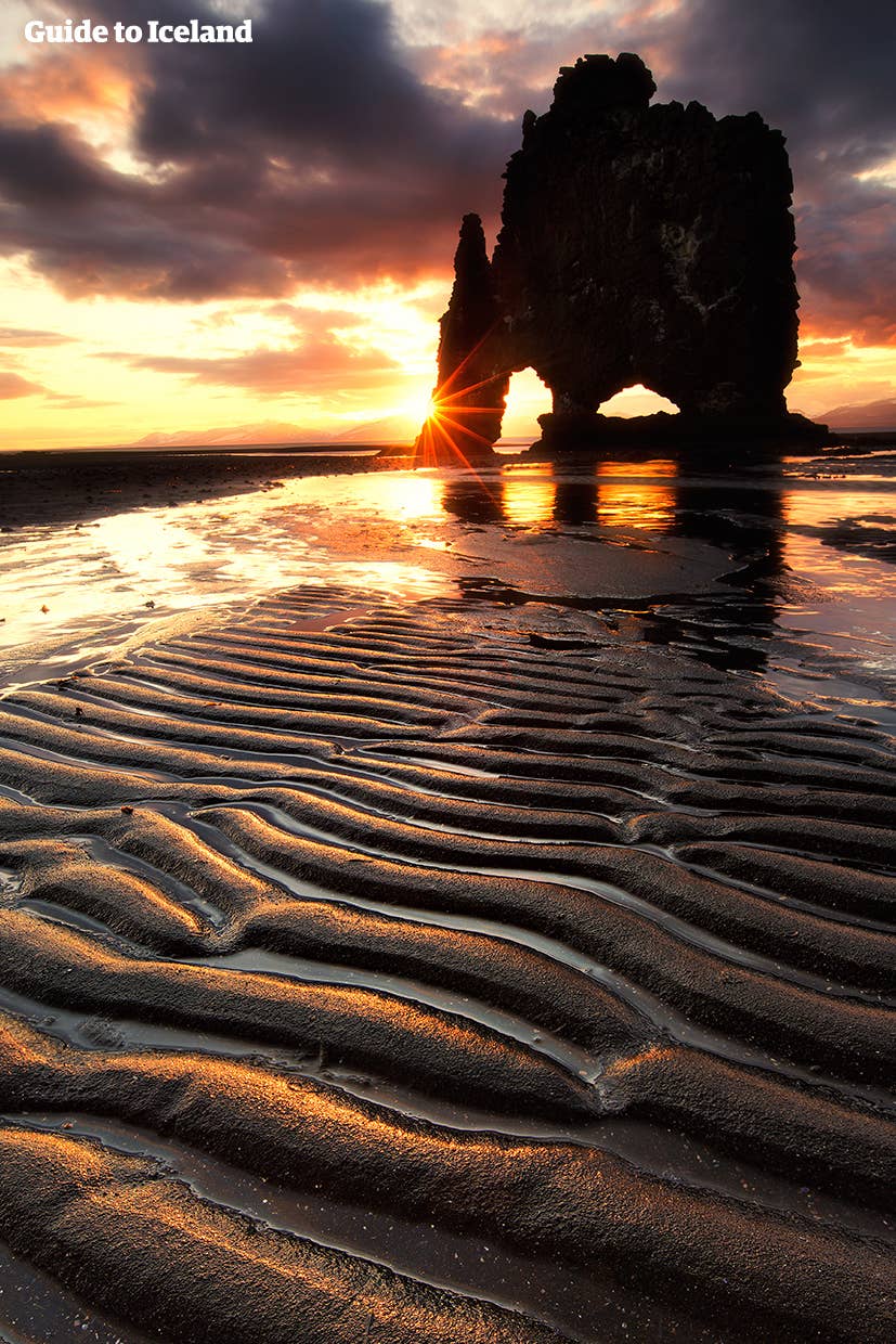 Troll de Hvítserkur au soleil couchant