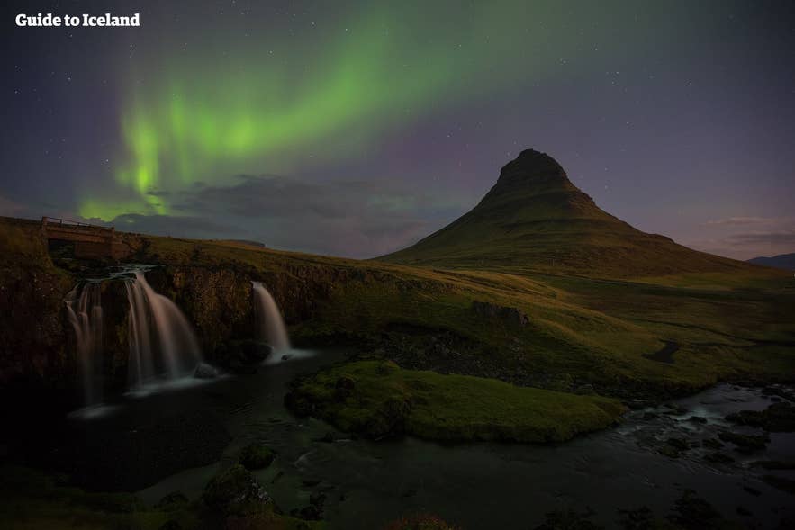 Aurore boreali sopra il monte Kirkjufell
