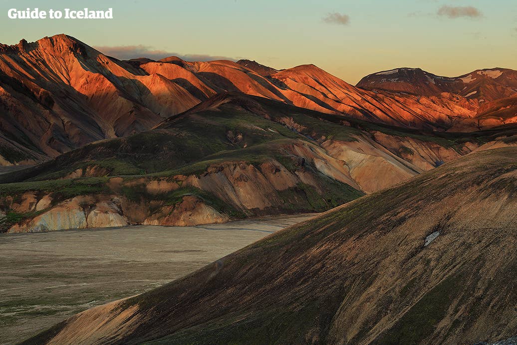 De kleurrijke bergen en warmwaterbronnen van Landmannalaugar