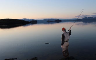Pocas cosas se comparan con la tranquilidad que se siente al pescar en los ríos de Islandia.