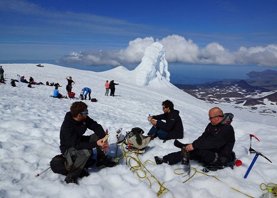 A mini expedition on Snæfellsjökull Glacier