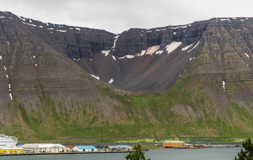 The Troll's Seat overlooks a harbor.