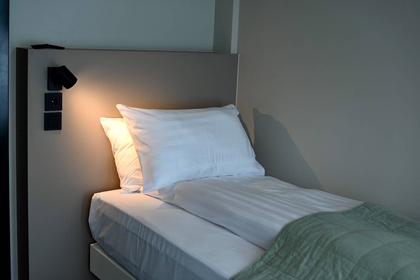Solo travelers can pick the sing room in Local 101.