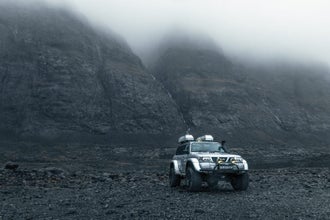 During this private 3-hour winter ice-caving tour, you will enjoy a 30-minute 4x4 ride to the glacier car park.