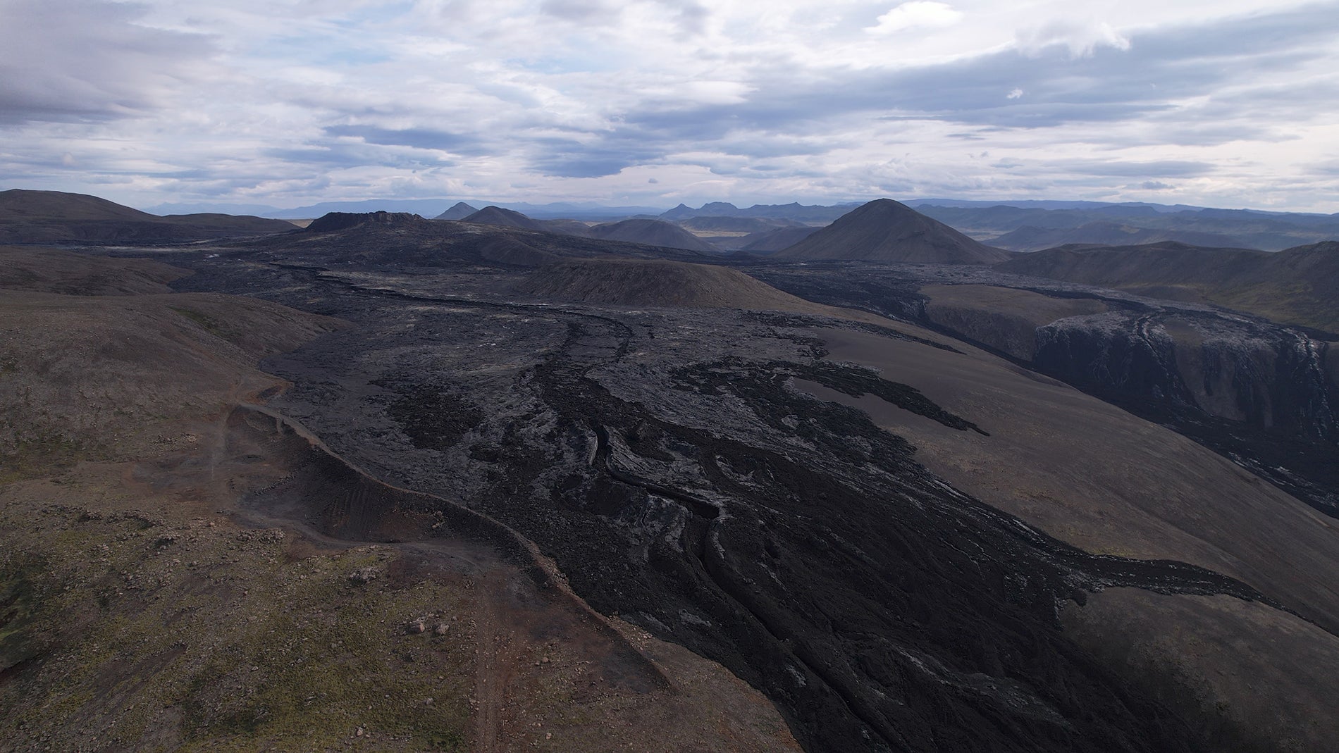 Il campo di lava di recente formazione vicino al vulcano Fagradalsfjall in Islanda