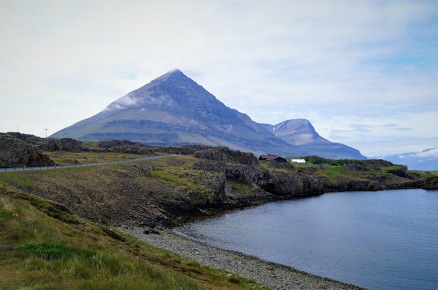 Teigarhorn natural monument and nature preserve (Náttúruvættið og fólksvangur in Icelandic) is on the Berufjordur fjord near Djupivogur town in Iceland's Eastfjords.