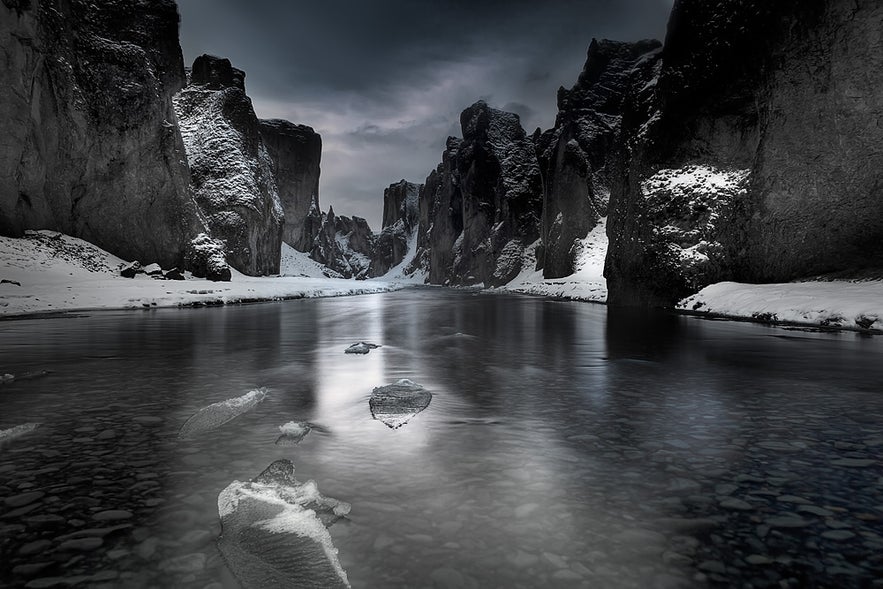 Fjaðrárgljúfur canyon during winter