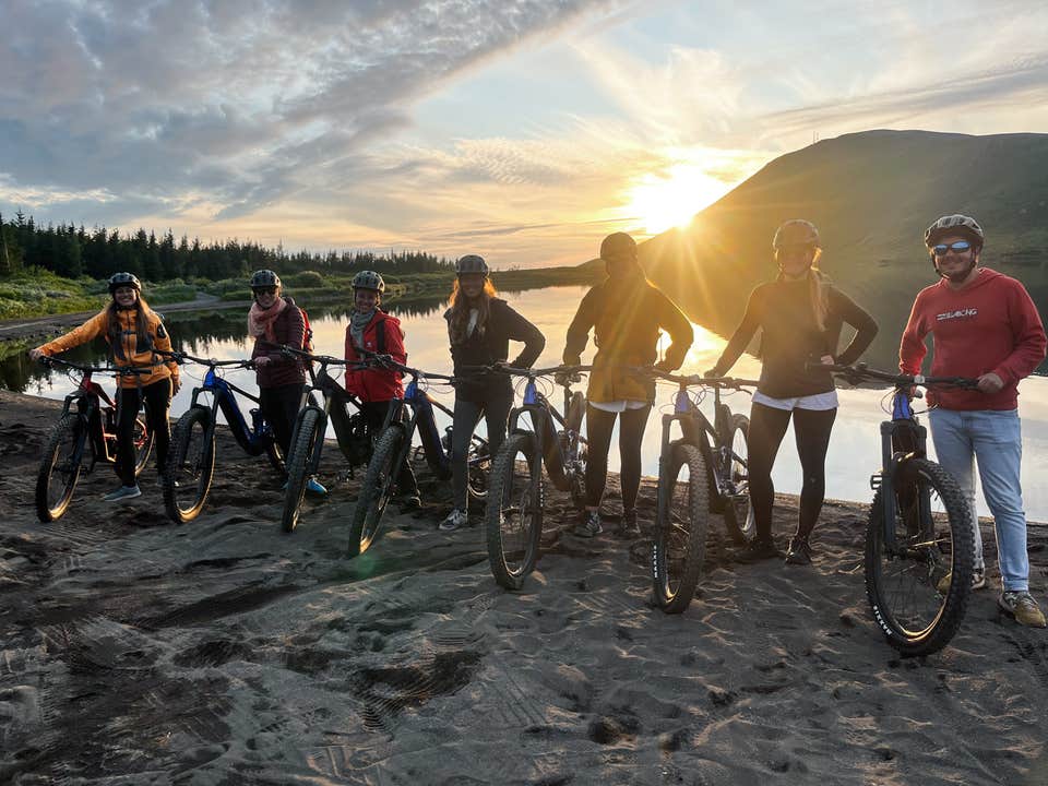 La famille et les amis apprécieront cette excursion rapide de 1,15 heure en vélo électrique sur la montagne Husavik.