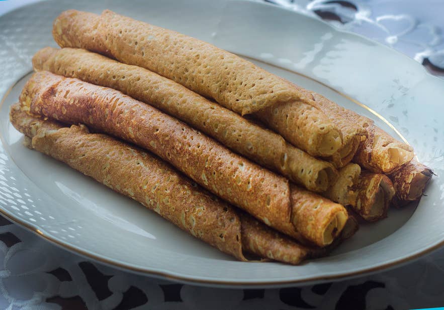 A plate of Ponnukokur, thin Icelandic pancakes served with sugar. A plate of Ponnukokur, thin Icelandic pancakes served with sugar.