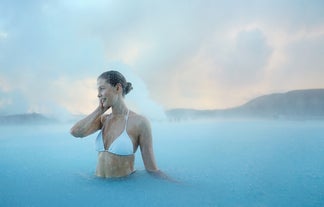 De silicamodder bij de Blue Lagoon staat bekend om zijn helende eigenschappen.