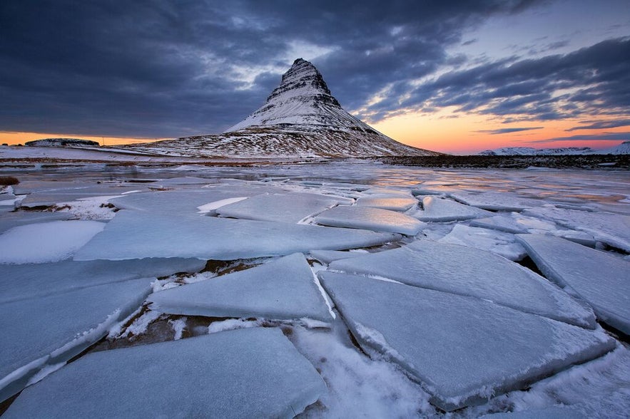 Góra Kirkjufell, najczęściej fotografowana góra na Islandii.