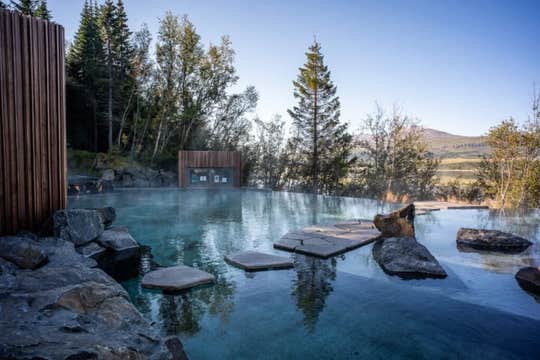 Thrilling 5-Hour Evening Forest Lagoon and Northern Lights Hunting Tour from Akureyri