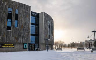 Hof Kultur- og Konferencecenter er stedet, hvor byvandringen og madsmagningsturen begynder.