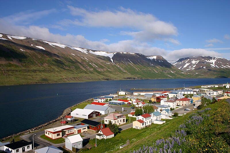 Suðureyri is an eco-friendly fishing village in the Westfjords of Iceland. Suðureyri is an eco-friendly fishing village in the Westfjords of Iceland.