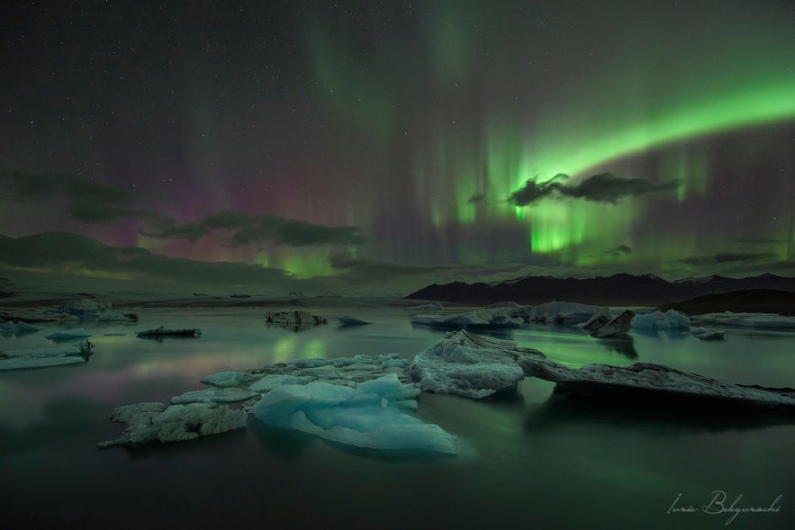 The serene and famous glacier lagoon of Jökulsárlón is probably the best place in Iceland to watch the Northern Lights.