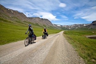 Fietsen is een van de meest lonende manieren om de Westfjorden te zien.