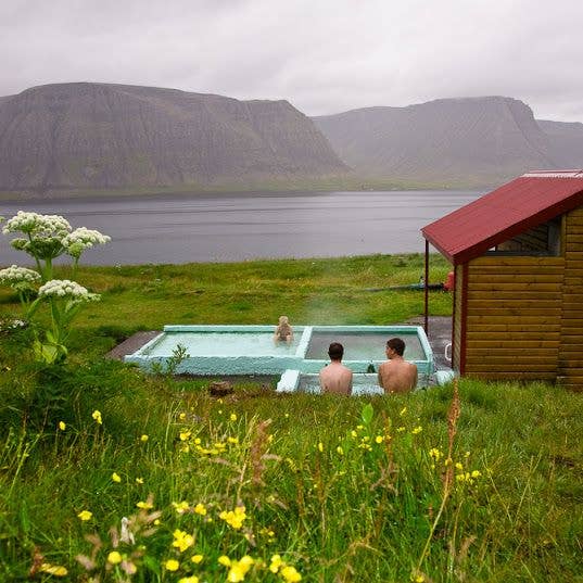 Het natuurlijke warmwaterbad Pollurinn is favoriet bij de plaatselijke bevolking van de Westfjorden.
