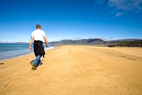 Raudasandur ist ein wunderschöner Strand, der sich von allen anderen Stränden Islands unterscheidet.
