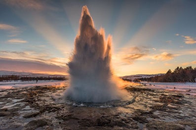 3-dagers tur til Den Gylne Sirkel og Sørkysten med brevandring og utforsking av isgrotte - day 1