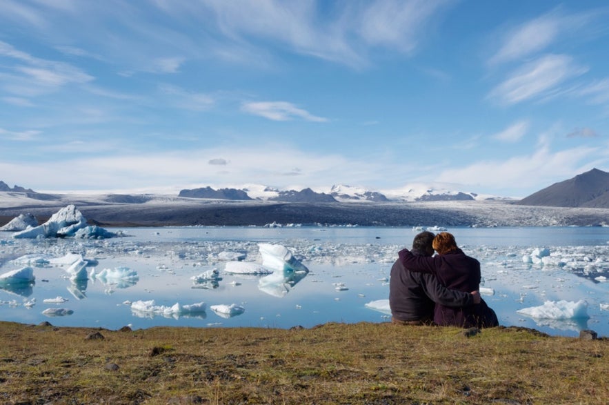 Vue romantique devant la lagune glaciaire de Jokulsarlon