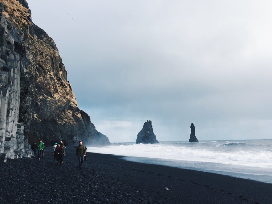 3月的冰岛黑沙滩Reynisfjara