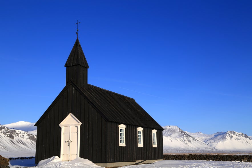 斯奈山半岛Búðir黑教堂