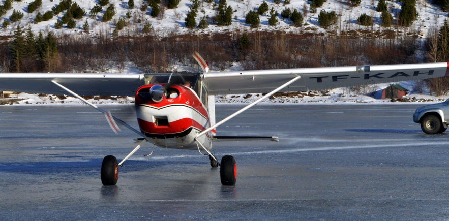 #Airplanes landing on frozen lake in Iceland 