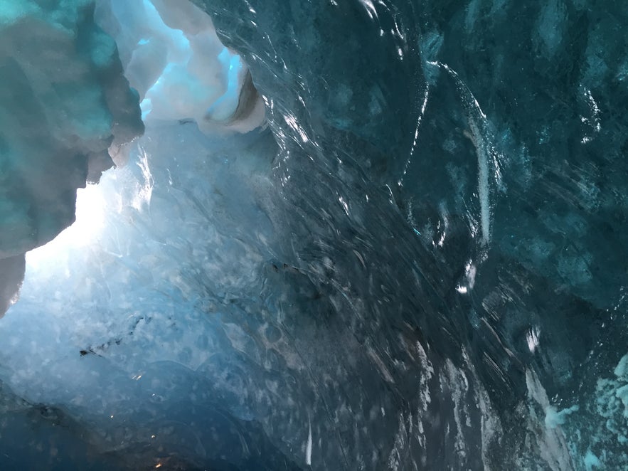 Tour por una Cueva de Hielo